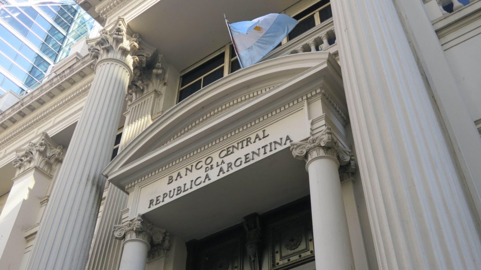 El Banco Central subió a 133% la tasa de interés que pagan los plazos fijos de hasta $30 millones